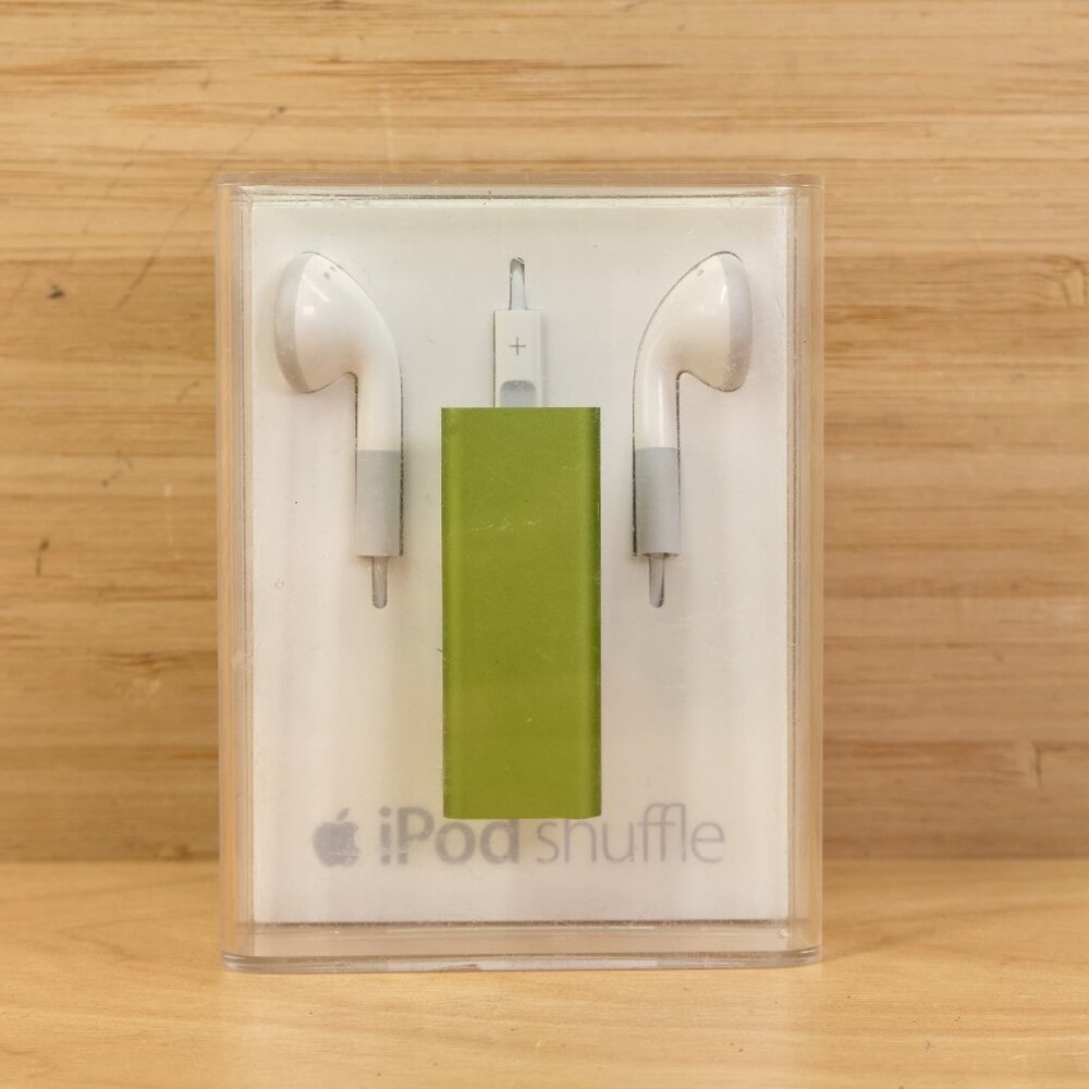 Apple iPod Shuffle 3rd generation 2GB A1271 / Green / Bundle with Earbuds